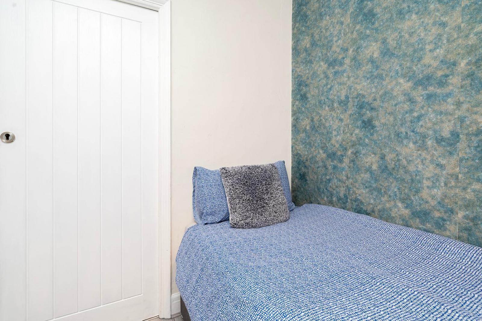 Large 4 Bedroom House With Parking Available London Exterior foto