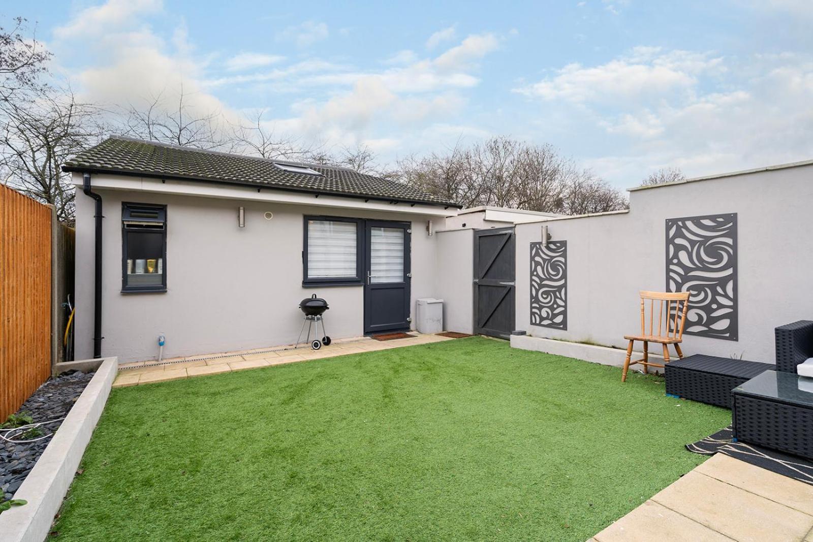 Large 4 Bedroom House With Parking Available London Exterior foto